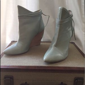 Stunning ankle boots !!